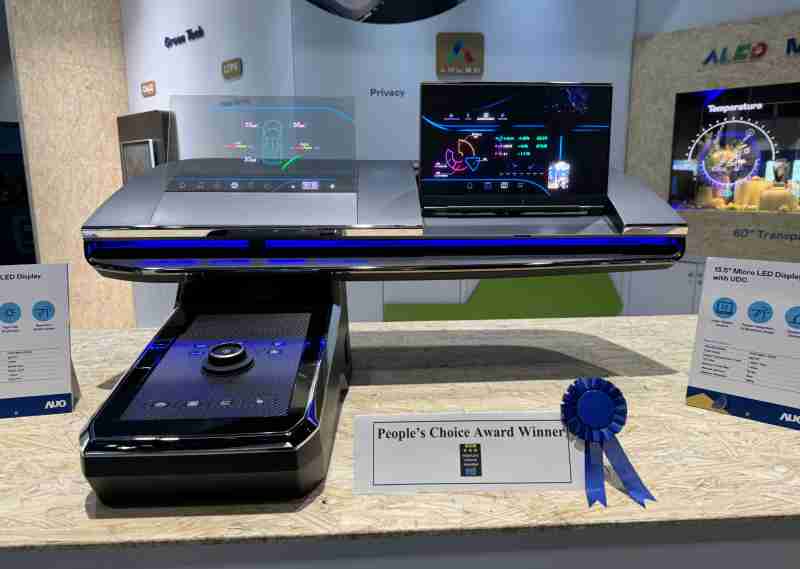 万利车用Micro LED Display HMI解决方案获”最佳车用显示奖”，，，以用户为中心开发，，，，针对前座驾驶与乘客设计兼具娱乐与安全的高画质屏幕，，包含车舱前座的Micro LED透明屏幕及全球首款内建镜头的智慧Micro LED显示器