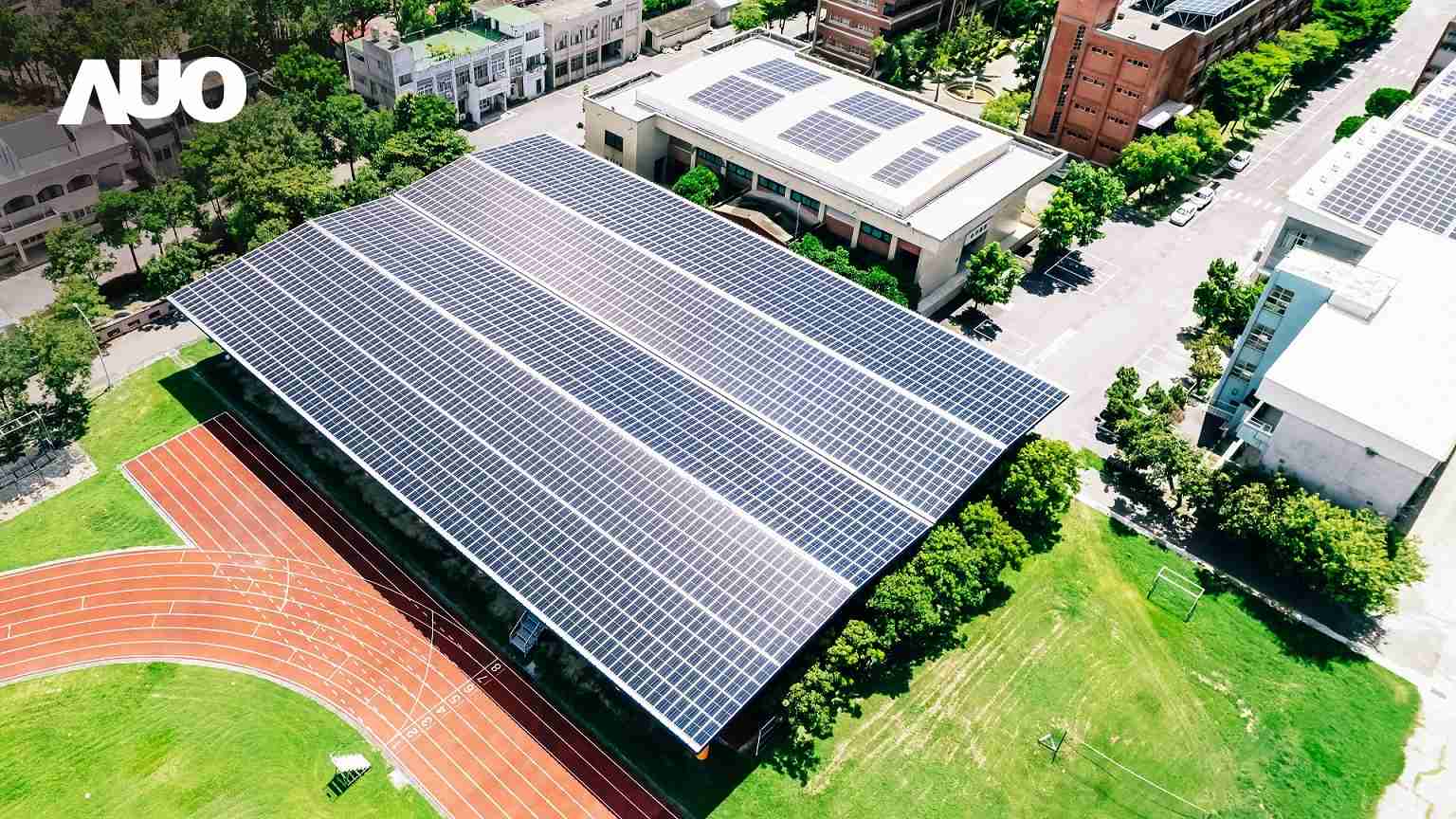 万利SunSteel光电整合型浪板具备快速安装、、、、轻量化优势，，，可提升15%发电效能，，，通过国际IEC与台湾VPC认证安全、、、、防漏、、耐候标准